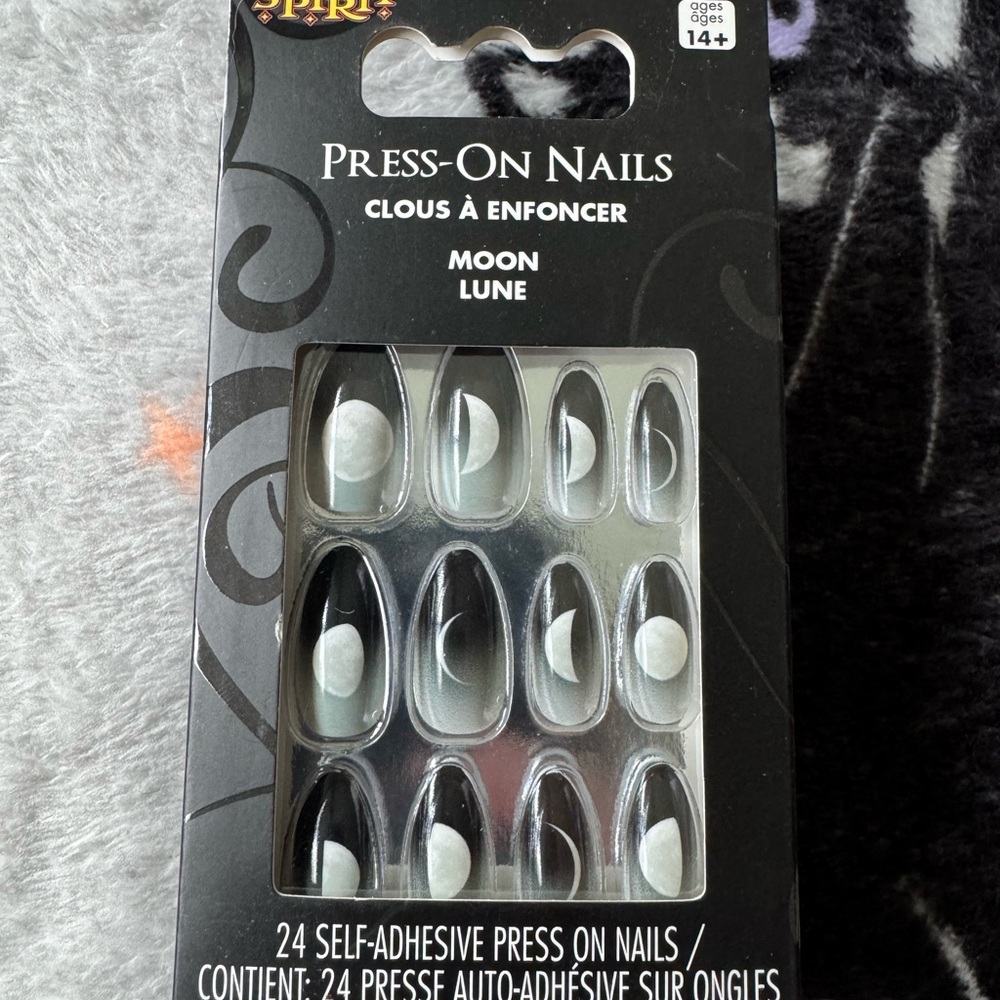 Spirit Black and White Moon Press-On Nails